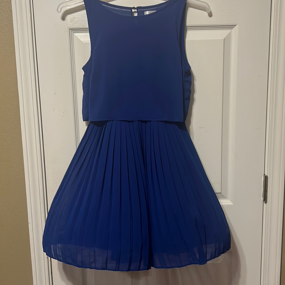 Sleeveless blue dress